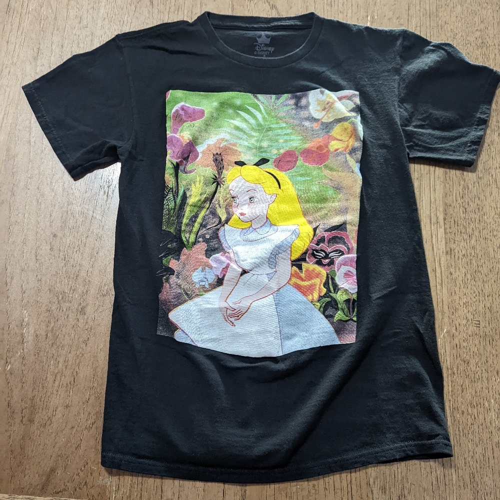 Alice in wonderland flower scene cartoon black shirt